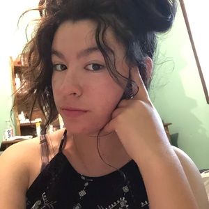 Meet your Posher, Raquel.